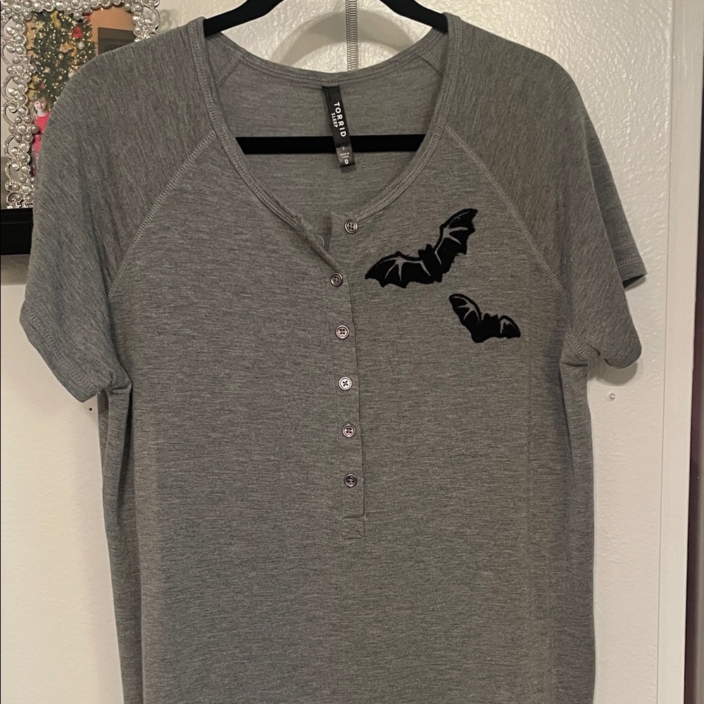 Torrid “sleep” Shirt with Bat Design, sz 0
